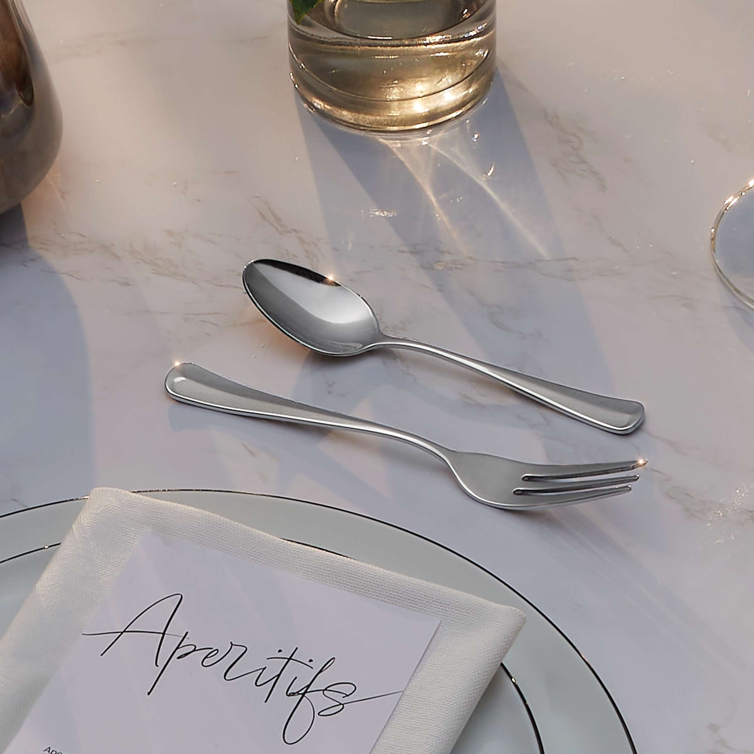 Amefa ELIZABETH Besteckset, 24-teilig, elegantes Besteck mit Messer, Gabel, Löffel für den Tisch, aus hochwertigem Edelstahl.