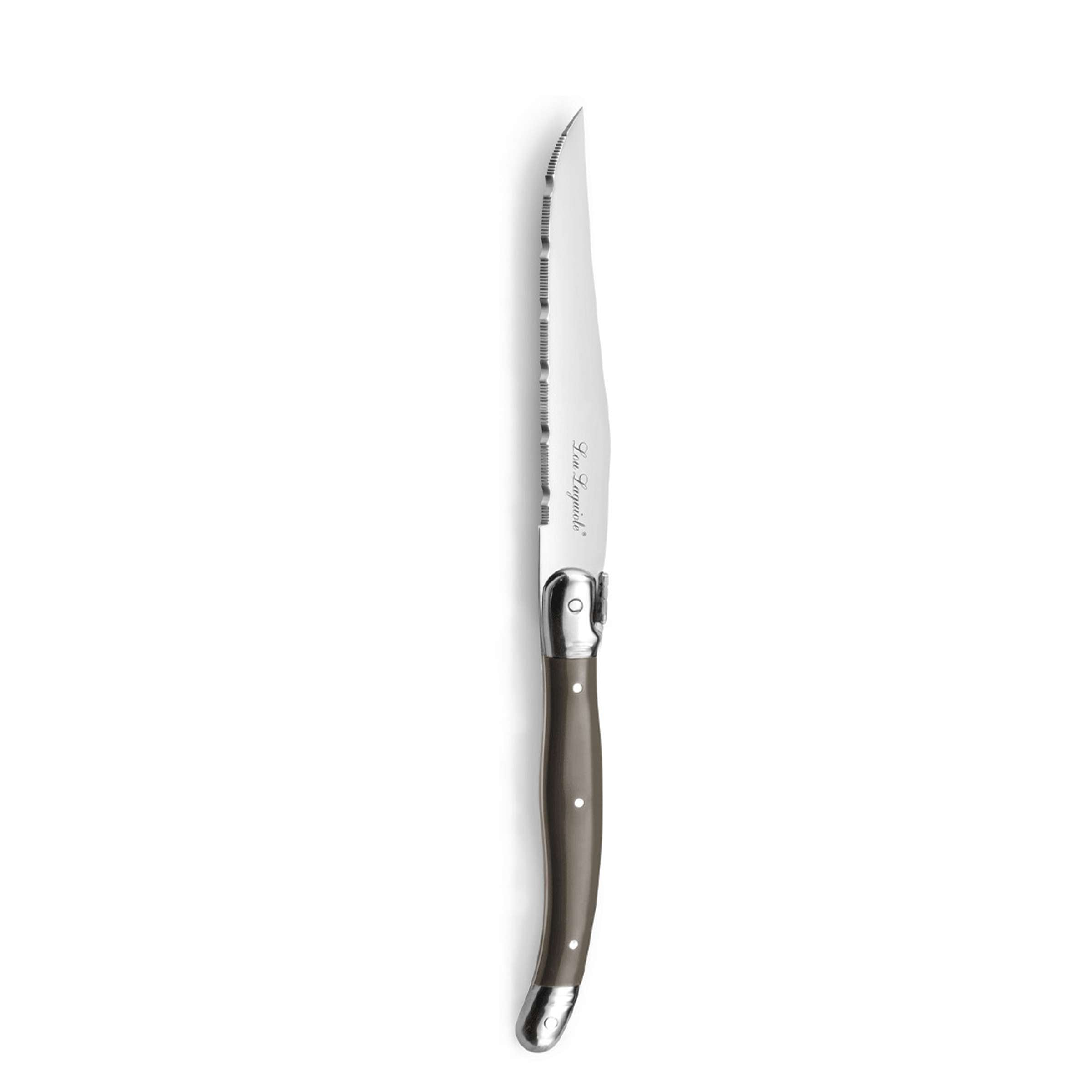 Tradition Besteckset 24-teilig von Lou Laguiole, Edelstahl mit Pfeffermuster, zeigt Messer, Gabeln, Löffel auf weißem Hintergrund.