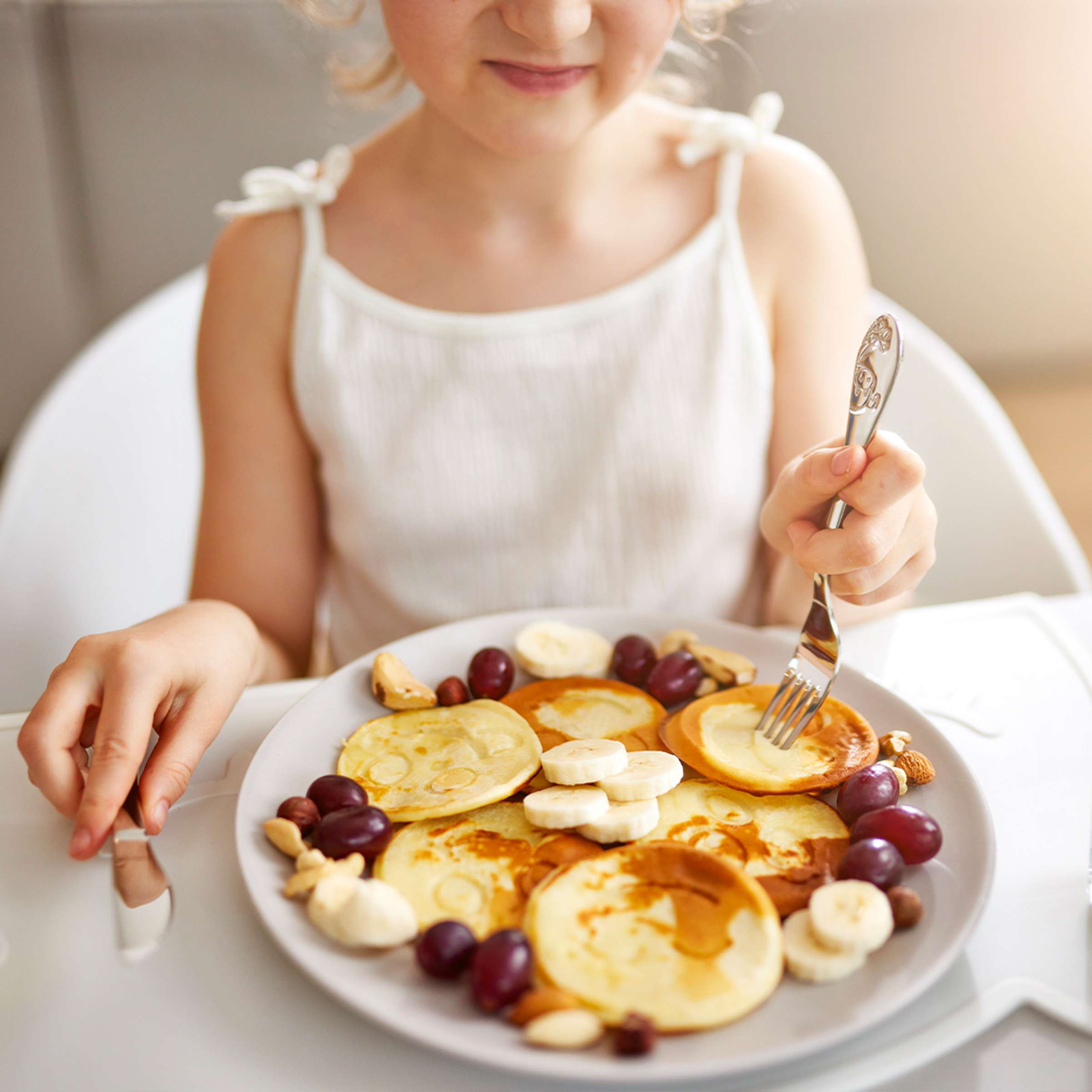 Kinderbesteck-Set von Kuppels mit 4 Teilen, geeignet für Kinder, aus Edelstahl, mit bunten Griffen, perfekt für den ersten Essbesteck.