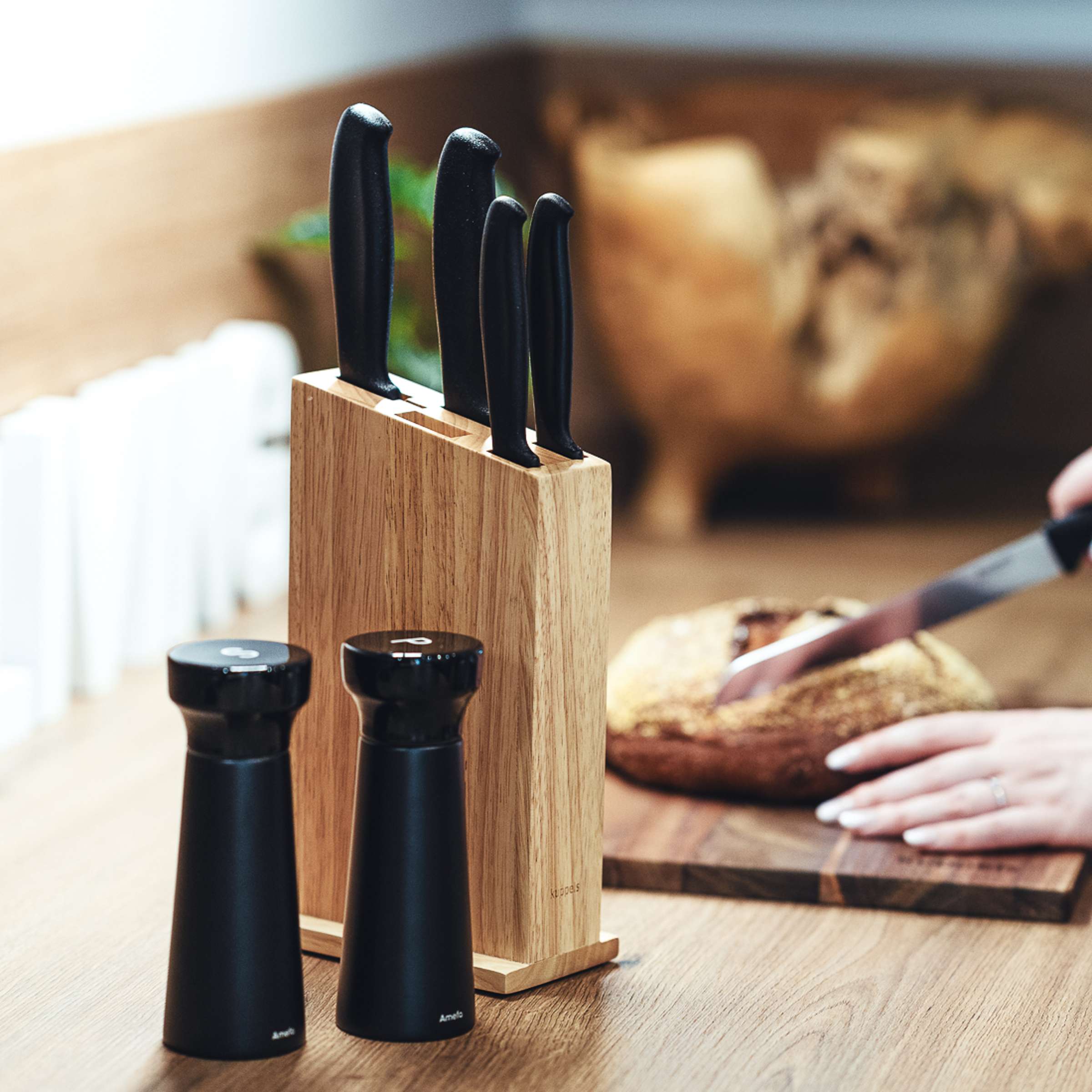 Schwarzer Kuppels BASIC Messerblock 5-teilig mit Messern und Salz-Pfeffermühlen, modernes Holzdesign, Küchenzubehör