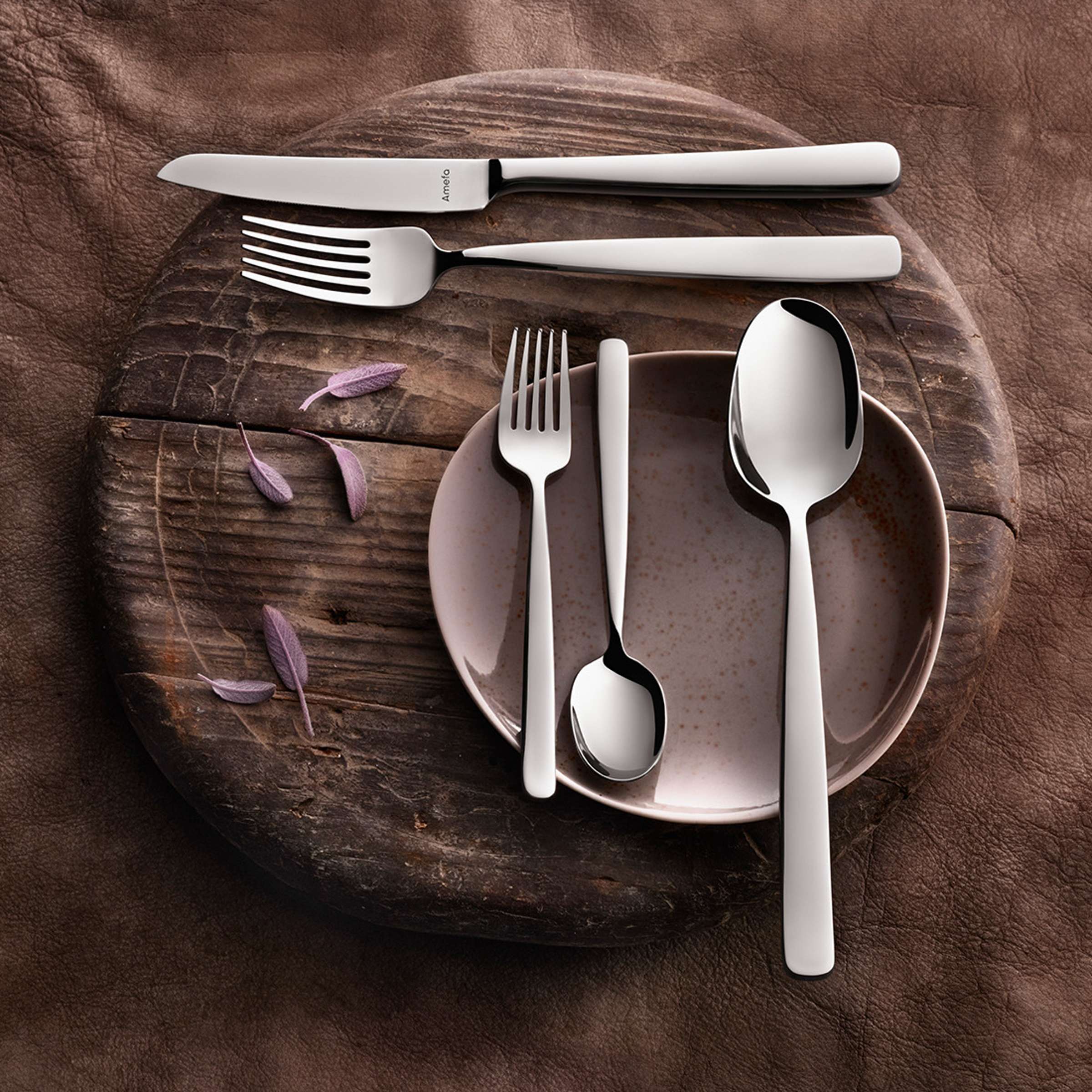 Amefa TOKYO Besteckset 24-teilig mit Messer, Gabel, Löffel aus Edelstahl, elegant und modern gestaltet.