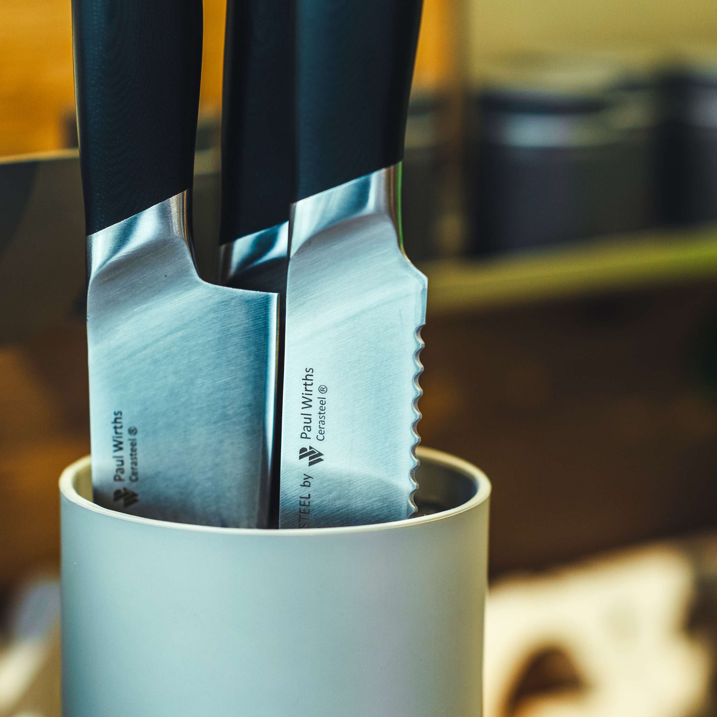Paul Wirths CERASTEEL Tranchiermesser, scharfes Küchenmesser mit robustem Griff, perfekt zum Schneiden von Fleisch und Braten.