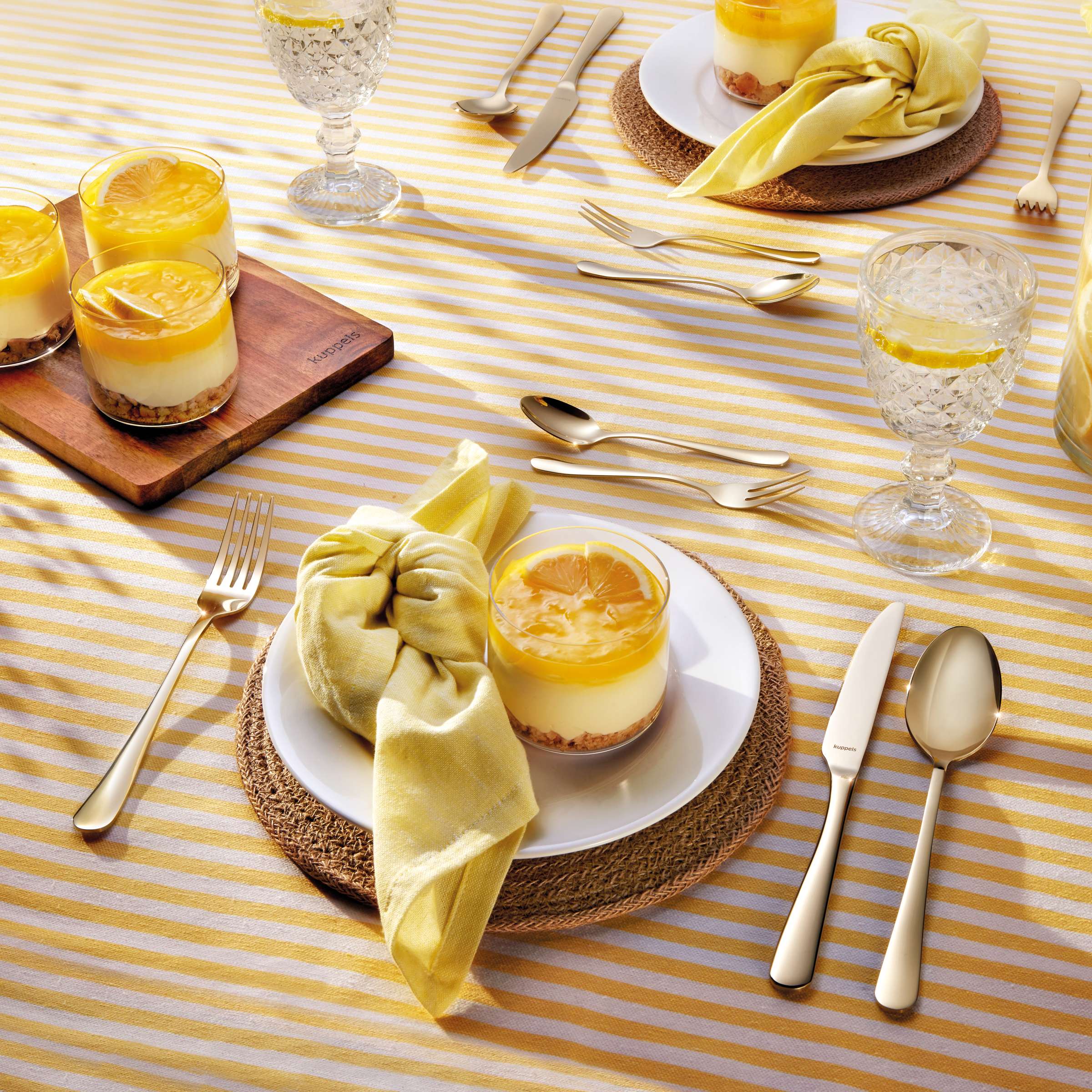 30-teiliges DELIA Besteckset von Kuppels Home aus PVD-champagnerfarben, elegant und modernes Besteck für den Alltag.