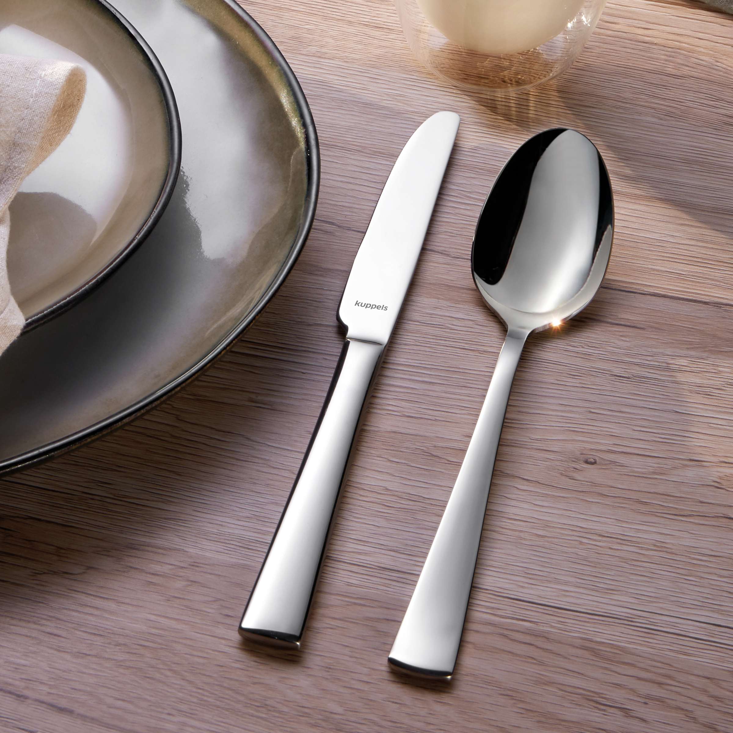 Kuppels Flair Besteckset 30-teilig mit Messer, Gabel, Löffel aus Edelstahl, stilvolles Geschirr für den Tisch.