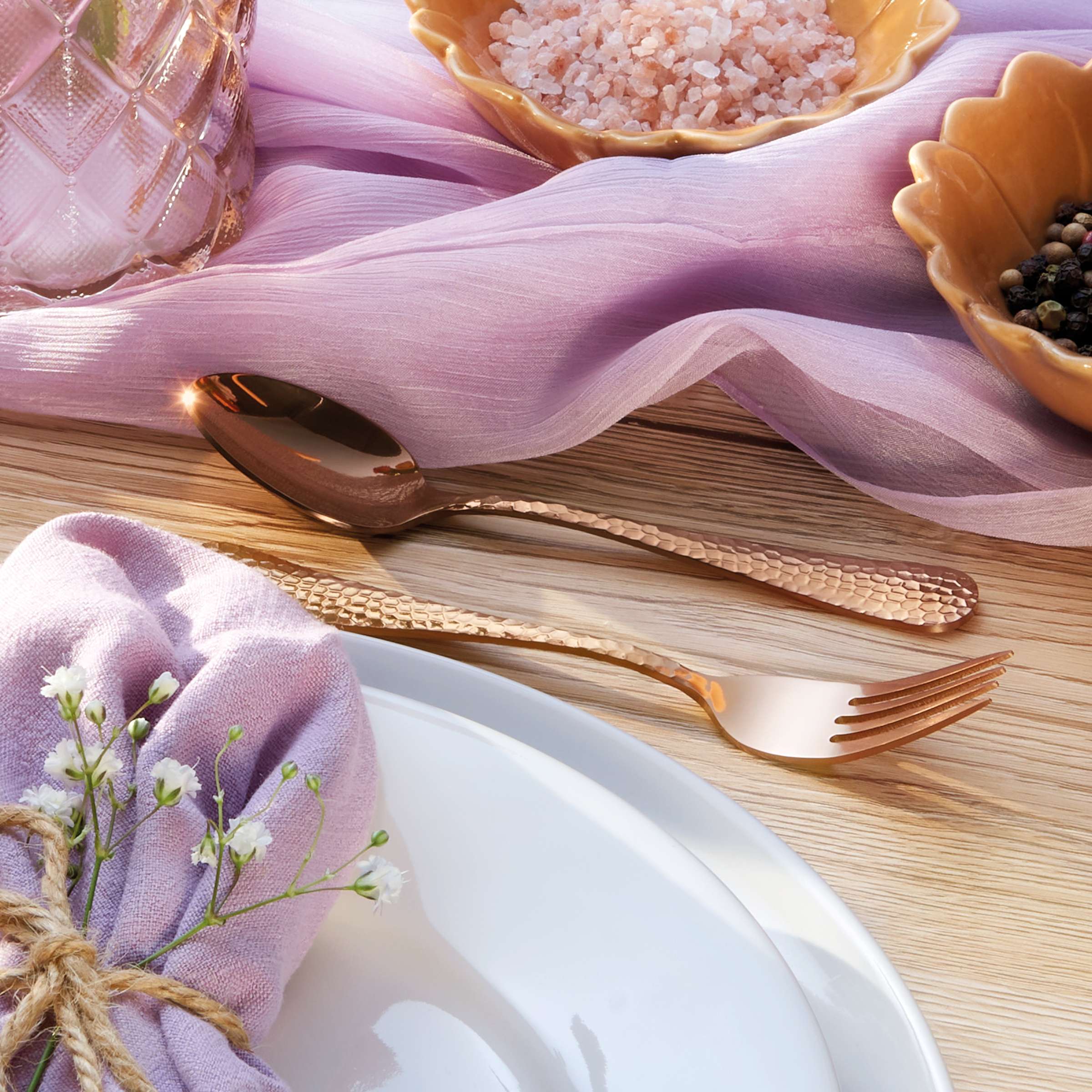 30-teiliges CRYSTAL Besteckset von Kuppels Home aus PVD rosé, modernes Edelstahl-Geschirr für elegante Tischdekoration