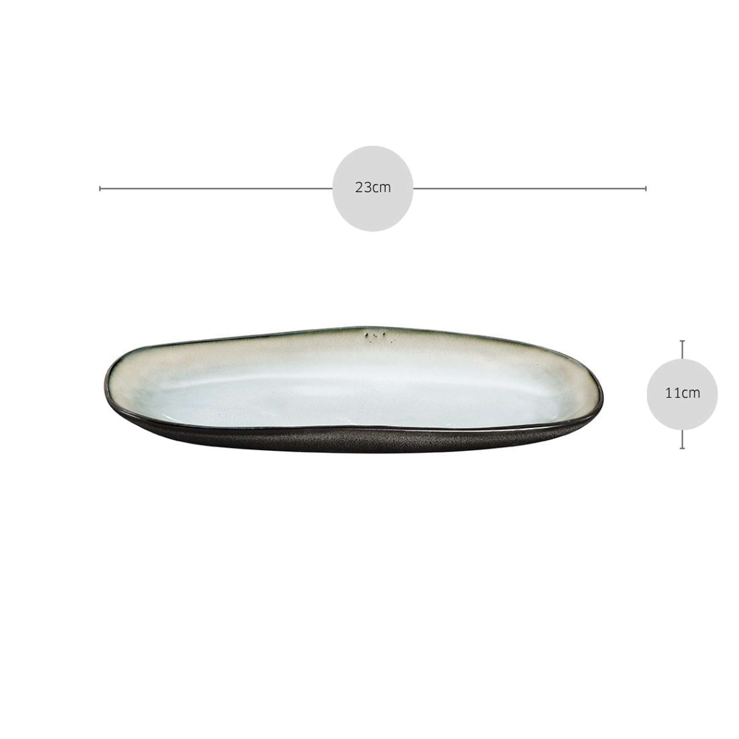 Kleine graue und weiße Servierplatte aus der SHADOW NACRE Kollektion von Médard de Noblat, fein und elegant für Tischdekoration.