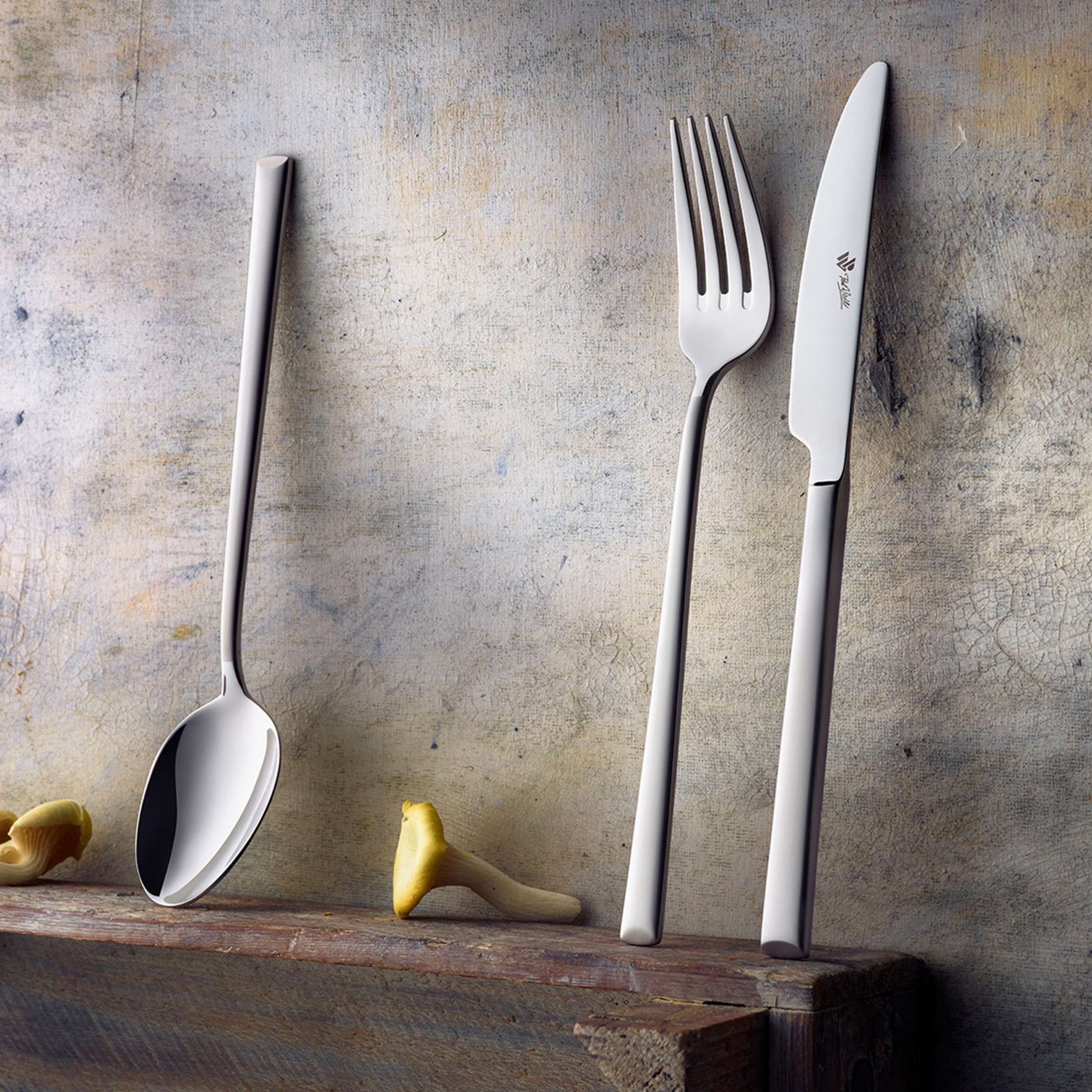 VIVENDI Salatgabel von Paul Wirths, mattiertes Besteck, detailreiche Nahaufnahme mit elegantem Design