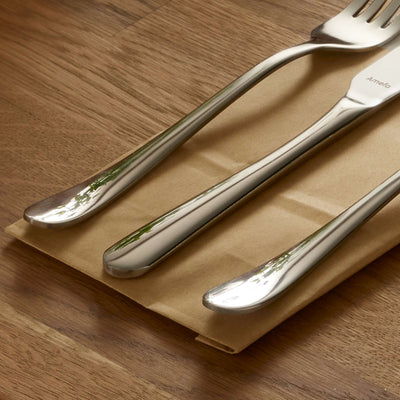 Amefa Austin Besteckset 32-teilig aus Edelstahl, zeigt Messer, Gabeln, Löffel und Teelöffel auf hellem Hintergrund