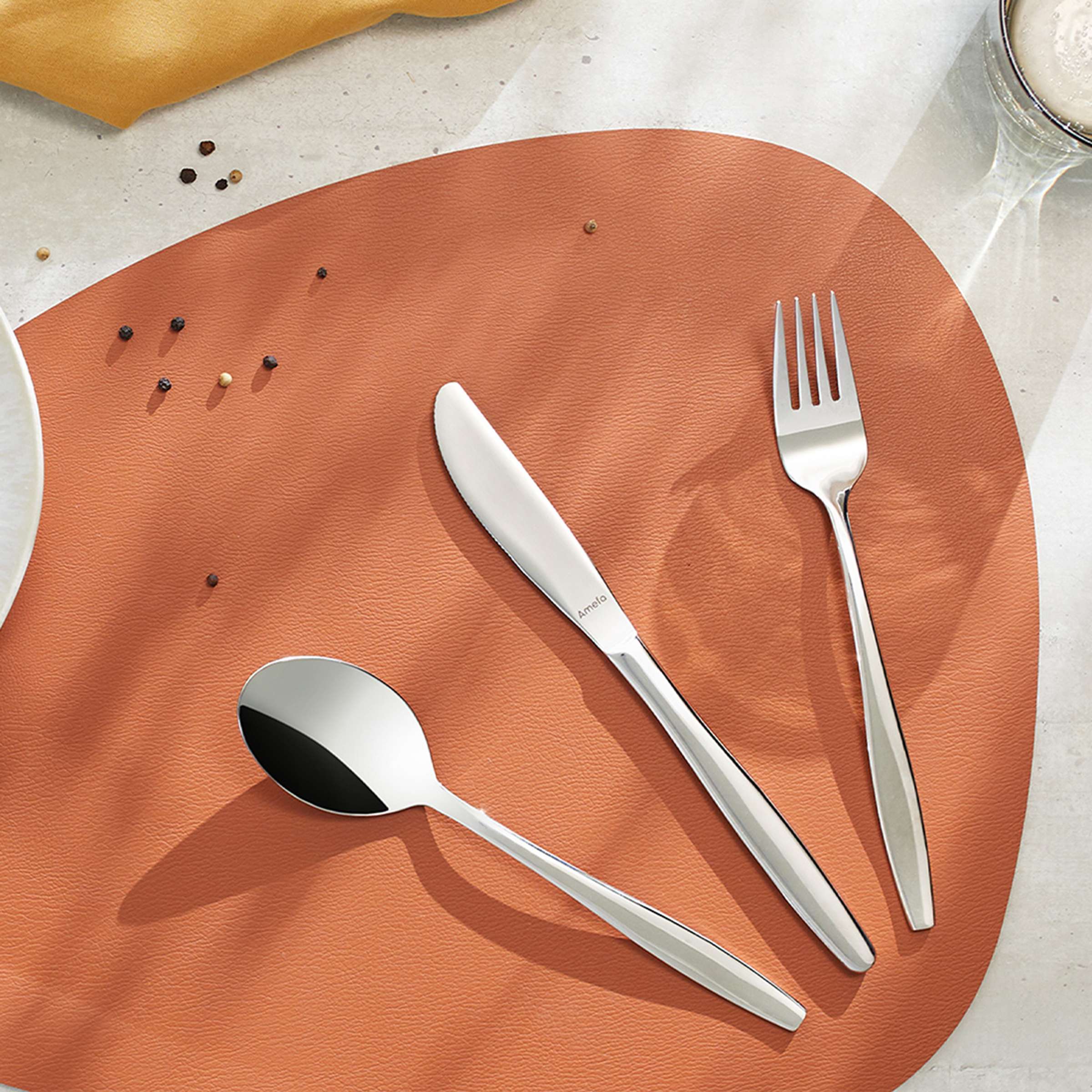 Amefa PONTIS Besteckset 24-teilig mit Messer, Gabel, Löffel aus Edelstahl, elegantes Besteck für den Tisch, modernes Design