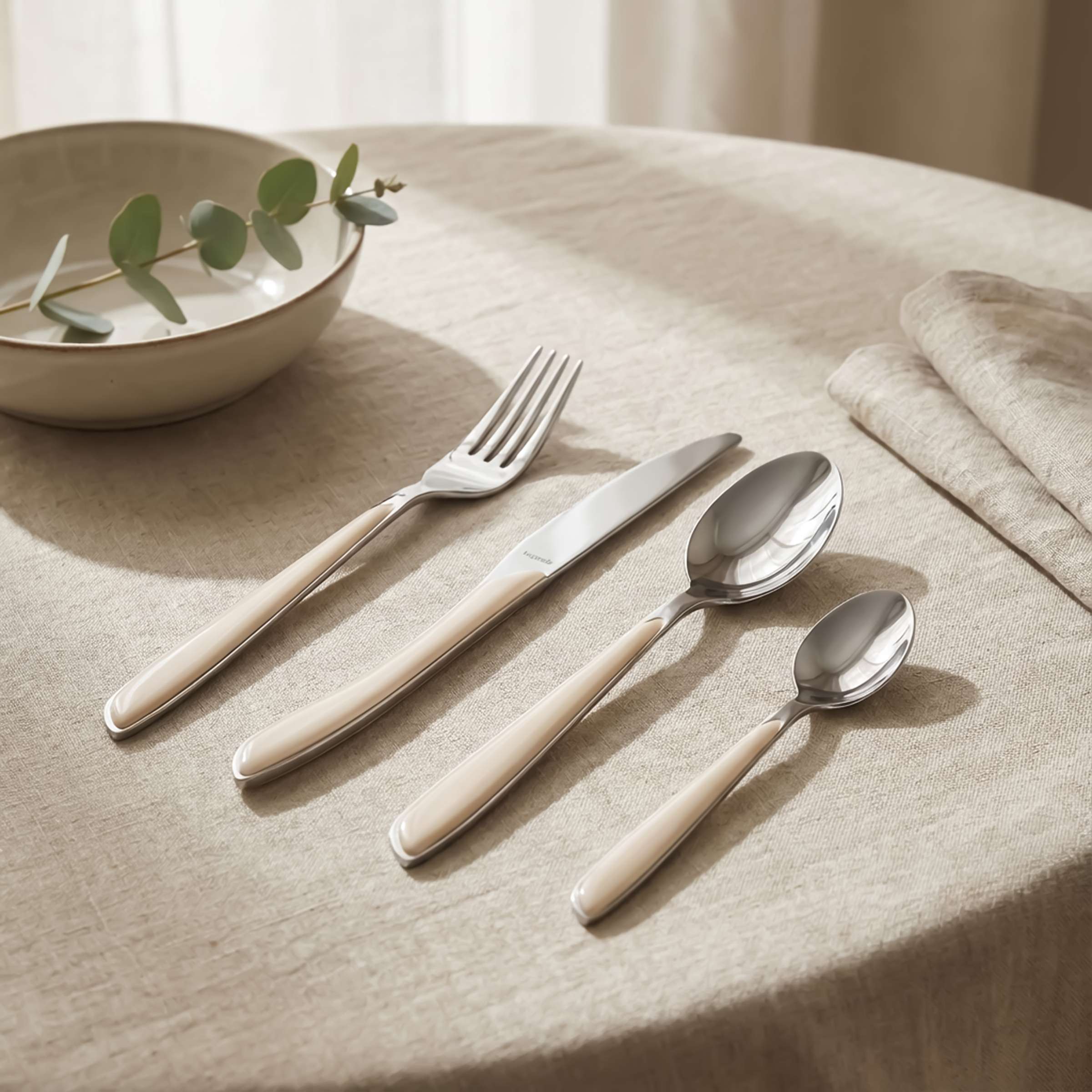 Kuppels PRISMA Besteckset 24-teilig aus mattiertem Edelstahl mit Baumwoll-Optik, inklusive Messer, Gabel, Löffel, in elegantem Design