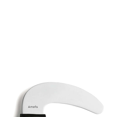 Gekrümmtes Amefa SELECT Messer mit Edelstahlklinge für präzises Schneiden, auf hellem Hintergrund fotografiert.