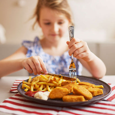 Kinderbesteck Set von Kuppels, 4-teilig, aus robustem Cutlery Set, zeigt kindgerechte Besteckteile für kleine Hände.