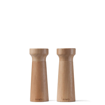 Moderner Holz Salz- und Pfeffermühle Set von Amefa, zwei Stück, mit elegantem Design und sichtbaren Mahlwerken.