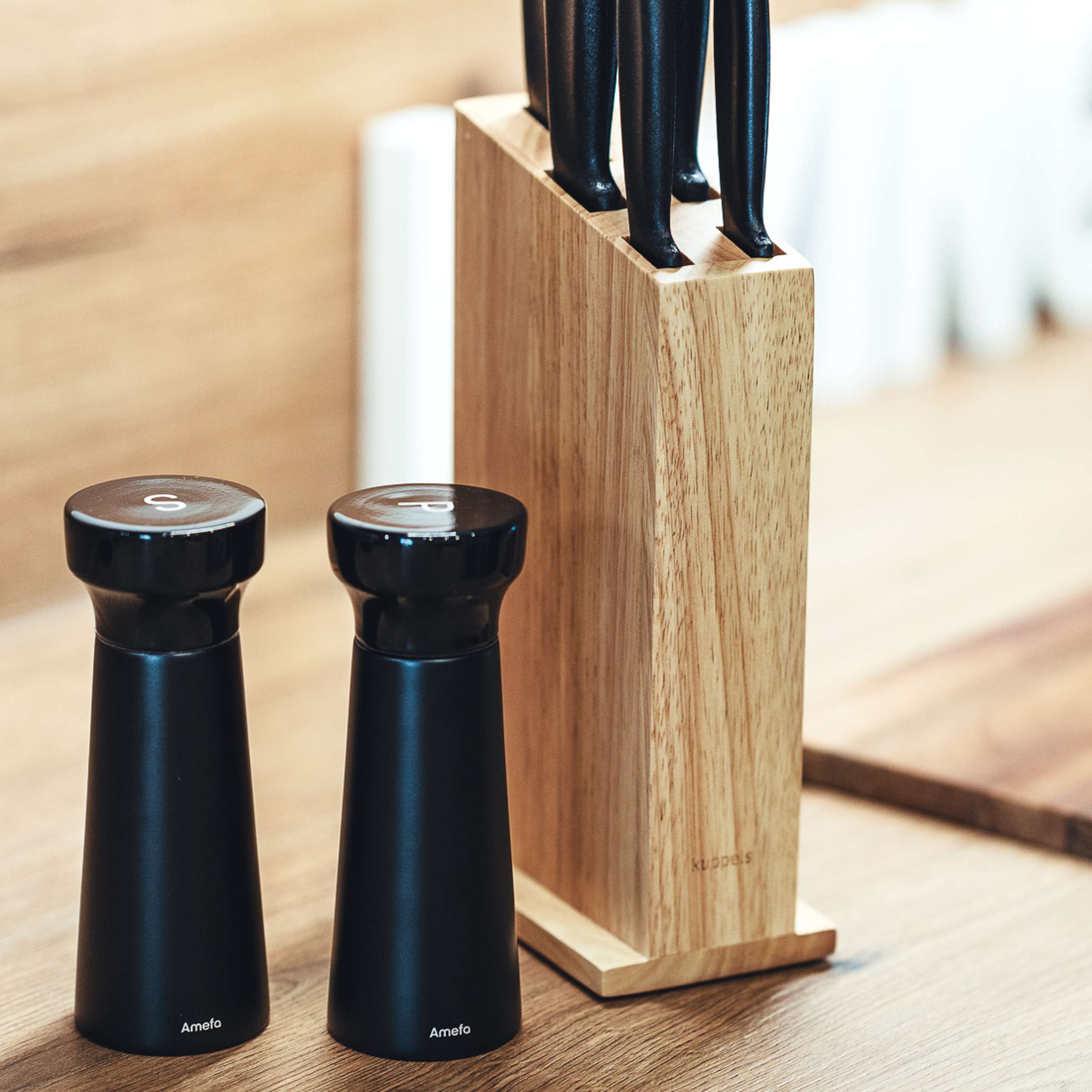Amefa Modern Wood Salz- und Pfeffermühle Set, 2-teilig, schwarze Gewürzmühlen aus Holz, stilvolle Küchenaccessoires