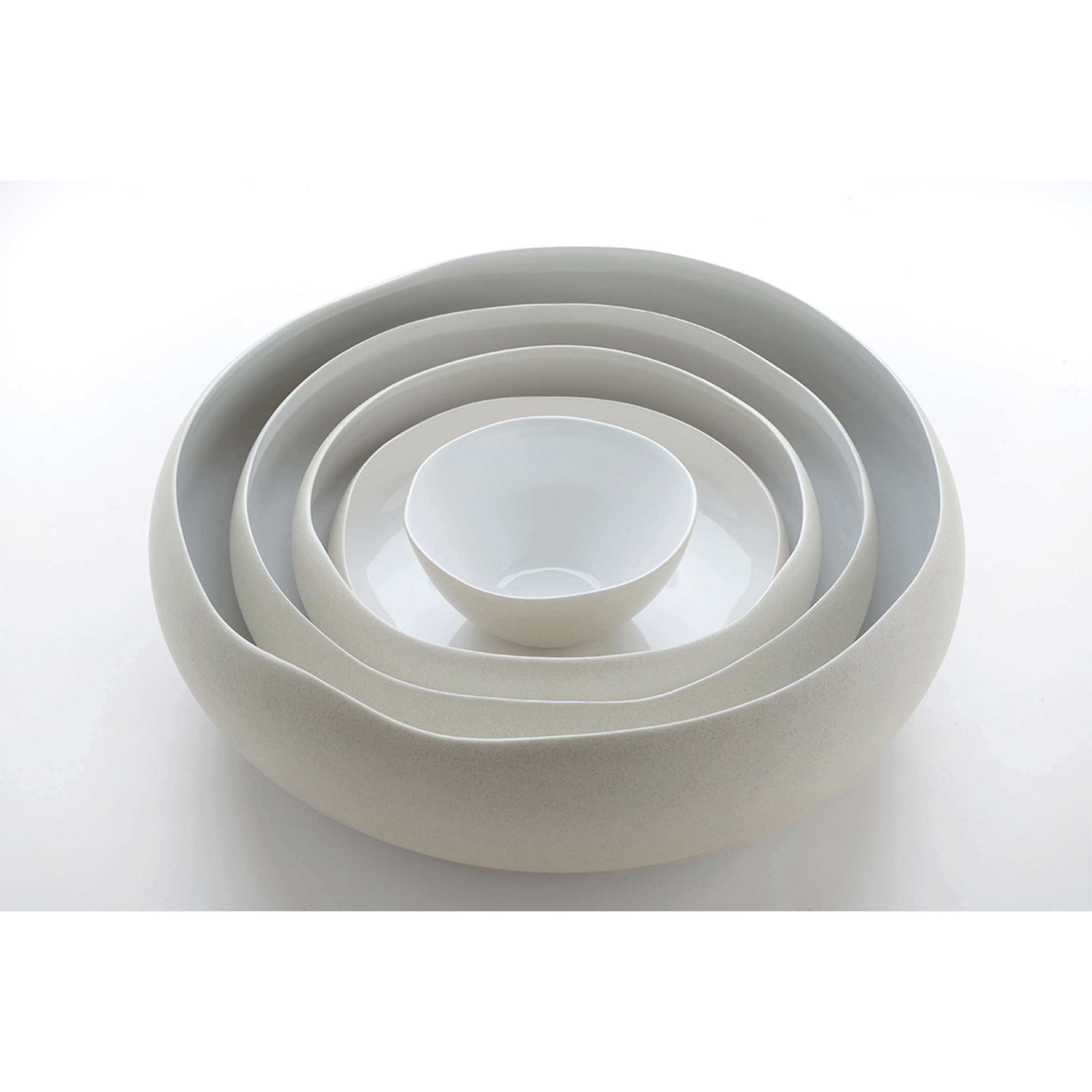 Weiße OSLO Müslischale von Médard de Noblat, elegante Tafelware aus Keramik, zeigt die glatte, weiße Oberfläche der Schale.