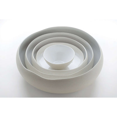 Weiße OSLO Müslischale von Médard de Noblat, elegante Tafelware aus Keramik, zeigt die glatte, weiße Oberfläche der Schale.