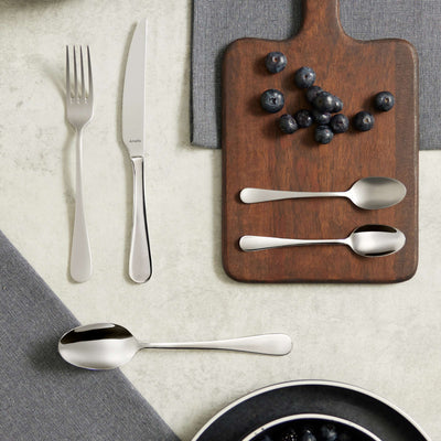 Amefa VENUS Besteckset 24-teilig, Edelstahl, Messer, Gabeln, Löffel, elegant und modernes Design, auf weißem Hintergrund.