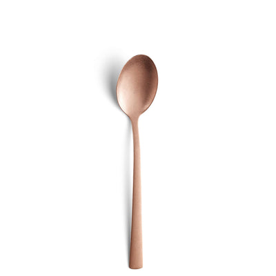 Amefa MANILLE Besteckset aus 16 Teilen mit PVD kupferfarbener Vintage-Optik, Messer, Gabeln und Löffel auf weißem Hintergrund