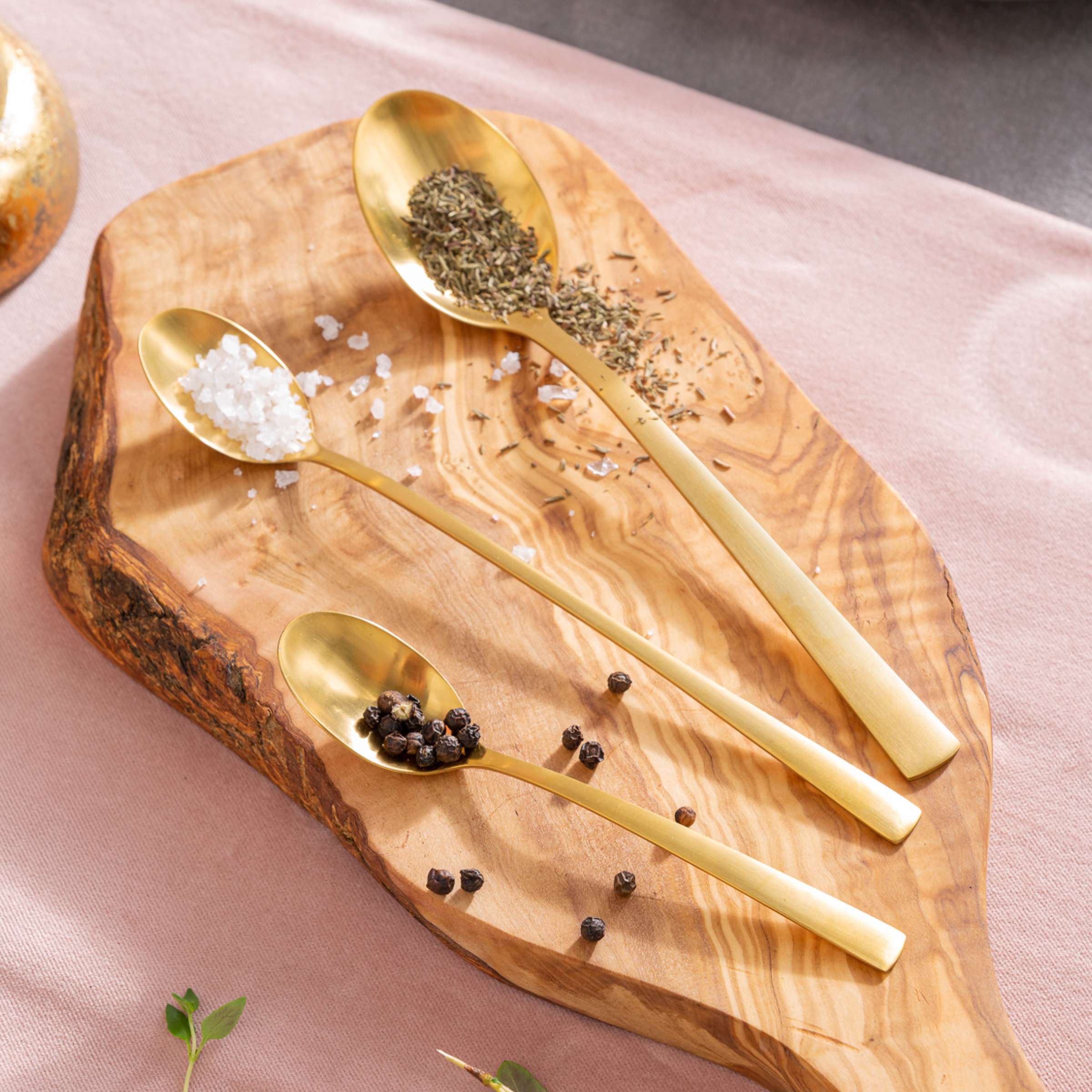 Amefa MANILLE Besteckset 42-teilig, mattiertes PVD-Gold, Besteck mit Messer, Gabel, Löffel für elegante Mahlzeiten