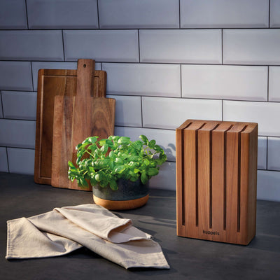 Magnetischer Messerblock von Kuppels mit mehreren Messern, elegantes Design für die Küche, aus Holz gefertigt.
