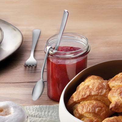 Kuppels Marmeladenlöffel aus Edelstahl, elegantes Besteckstück für Marmelade und Aufstriche, einzelnes Besteckteil in Nahaufnahme