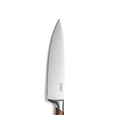 Avid Kochmesser von Kuppels, scharfes Küchenmesser mit Edelstahlklinge, auf Schneidebrett liegend, ideal zum Schneiden und Zubereiten.