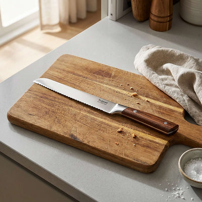 Kuppels AVID Brotmesser Küchenmesser mit scharfer Klinge, ideal zum Schneiden von Brot und Backwaren, Nahaufnahme, stilvoller Griff