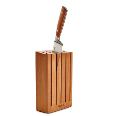 Magnetischer Messerblock von Kuppels mit mehreren Fächern für Küchenmesser, aus Holz gefertigt, auf weißem Hintergrund.