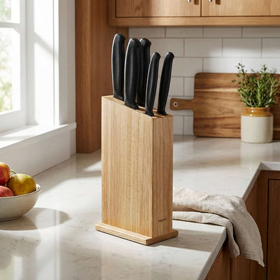 Kuppels BASIC Messerblock 5-teilig aus Holz mit fünf Messern, elegant und funktional für die Küche.