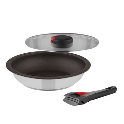 Dreiteiges QUICK CLACK PRO Pfannenset von Kuppels mit Edelstahlpfannen auf einer Küchenarbeitsplatte.