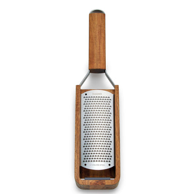 Feine handgeführte Kuppels GRANO Reibe mit Holzbehälter, perfekt für Gewürze und Kräuter, langlebiges Küchenaccessoire.