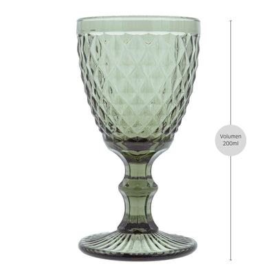 Rauchgraues DIAMOND Weinglas von Médard de Noblat auf einem Tisch, elegantes Trinkglas aus hochwertigem Kristall.