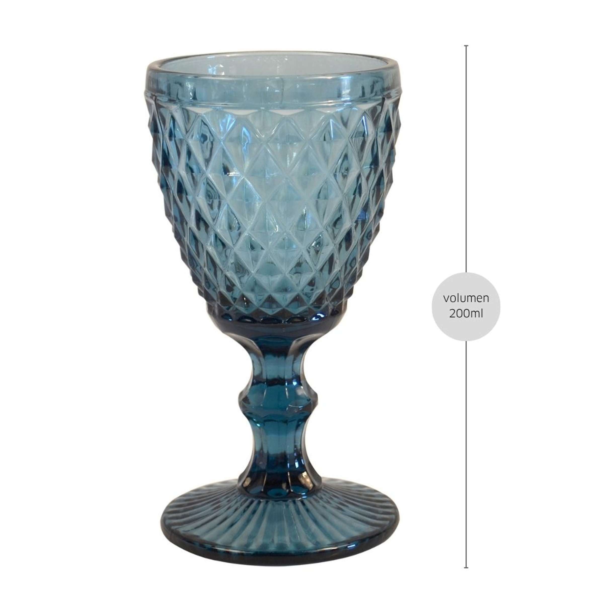 Blaues DIAMOND Weinglas von Médard de Noblat, elegantes Tischgeschirr mit klaren Linien und glänzendem Glas.