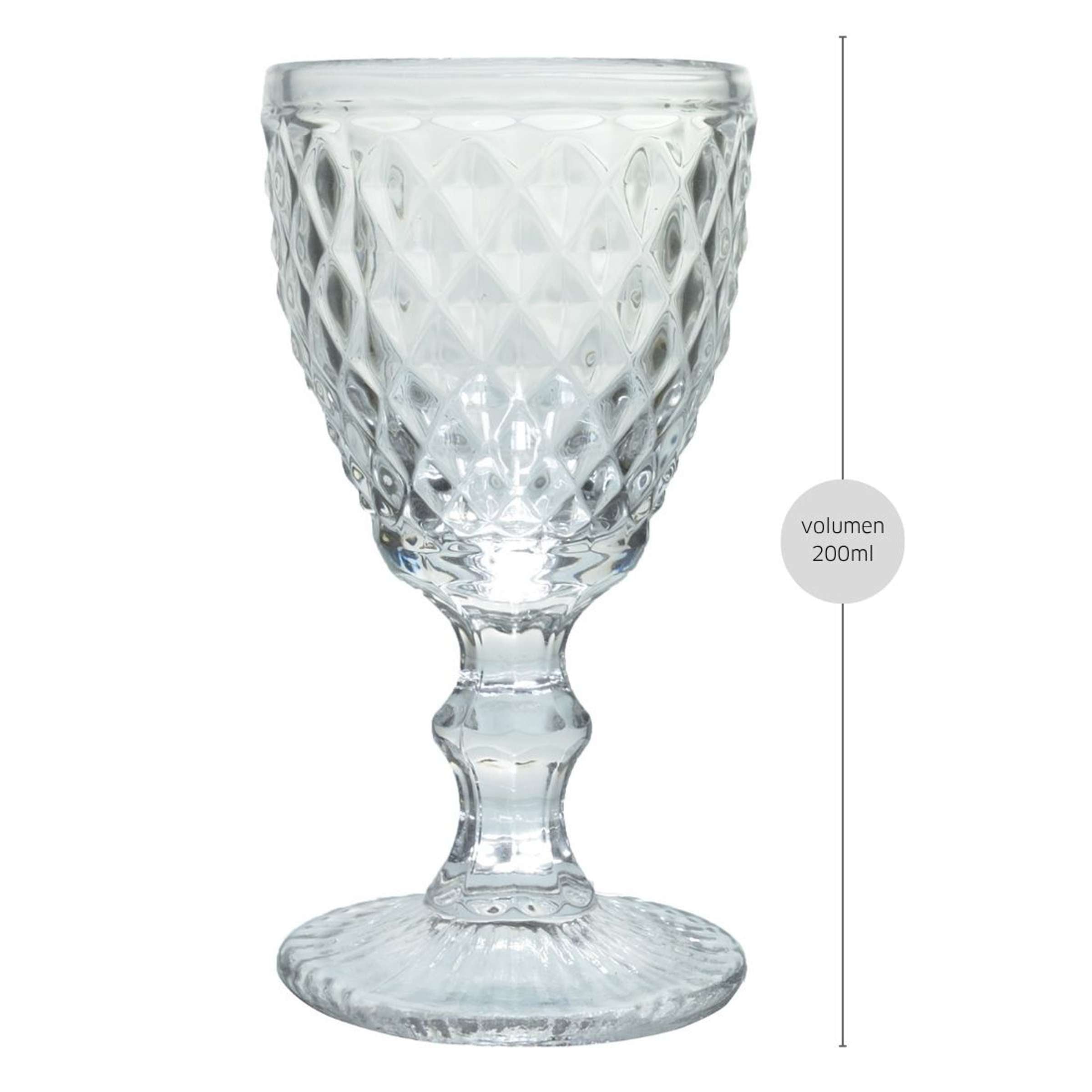 Elegantes DIAMOND Weinglas von Médard de Noblat, transparentes Kristallglas für Wein, auf einem Tisch platziert.