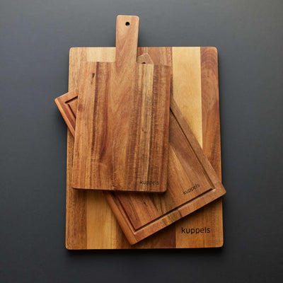 Kuppels DICE Schneidebrett-Set, 2-teilig, aus Holz, mit glatter Oberfläche und runden Ecken, ideal zum Schneiden und Zubereiten.