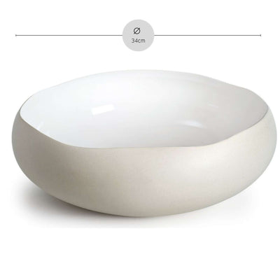 Große weiße OSLO WHITE Schüssel aus Geschirr von Médard de Noblat, elegante weiße Tischware, Nahaufnahme.