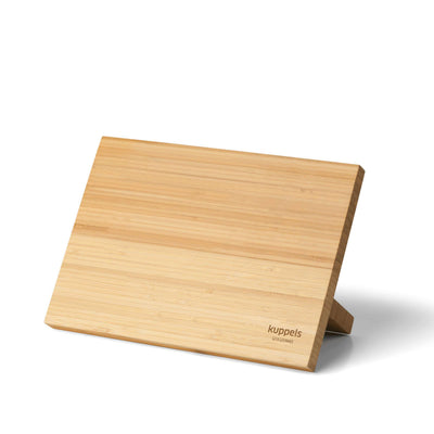 Magnetischer Messerblock von Kuppels mit eleganten Holzfächern für sichere Aufbewahrung von Küchenmessern.
