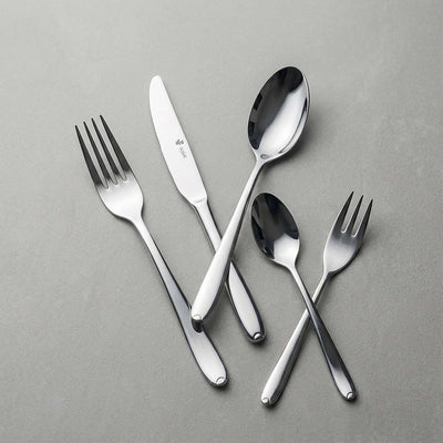 Paul Wirths CULTURA Besteckset aus 60 Teilen mit Messer, Gabel, Löffel, in elegantem Design, auf weißem Hintergrund.