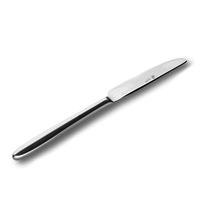 Matriziertes 24-teiliges Besteckset von Paul Wirths, elegant für Teller, Gabeln, Messer und Löffel, auf weißem Hintergrund.