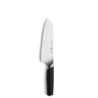 Paul Wirths Cerasteel Santokumesser, scharfes Küchenmesser mit Holzgriff, perfekt für Gemüse und Fleisch, auf weißem Hintergrund.